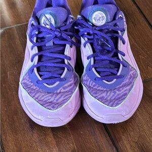 Basketball shoes- KD 16 B.A.D size 8